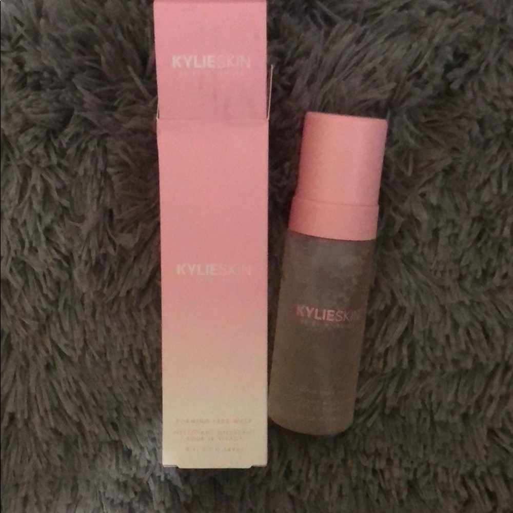 Kylie Skin Foaming Face Wash